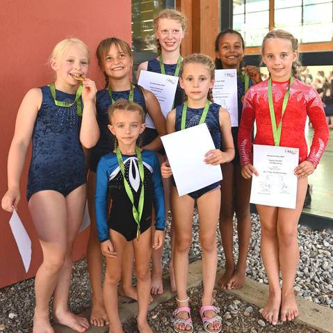 Marie Wissmann, Luna Keckeisen (vorne), Nike Schömer,               Sophia Schafheutle, Hanna Schwarz, Fatou Kuhn, Sophia Chudalla