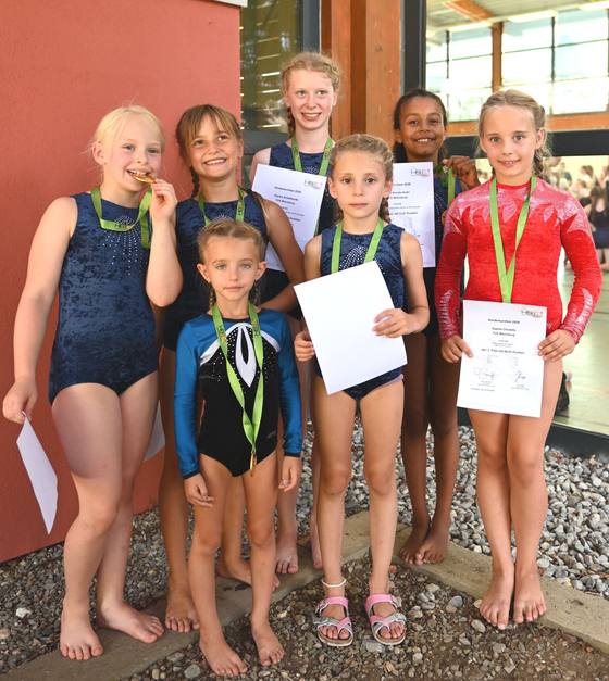 Marie Wissmann, Luna Keckeisen (vorne), Nike Schömer,               Sophia Schafheutle, Hanna Schwarz, Fatou Kuhn, Sophia Chudalla